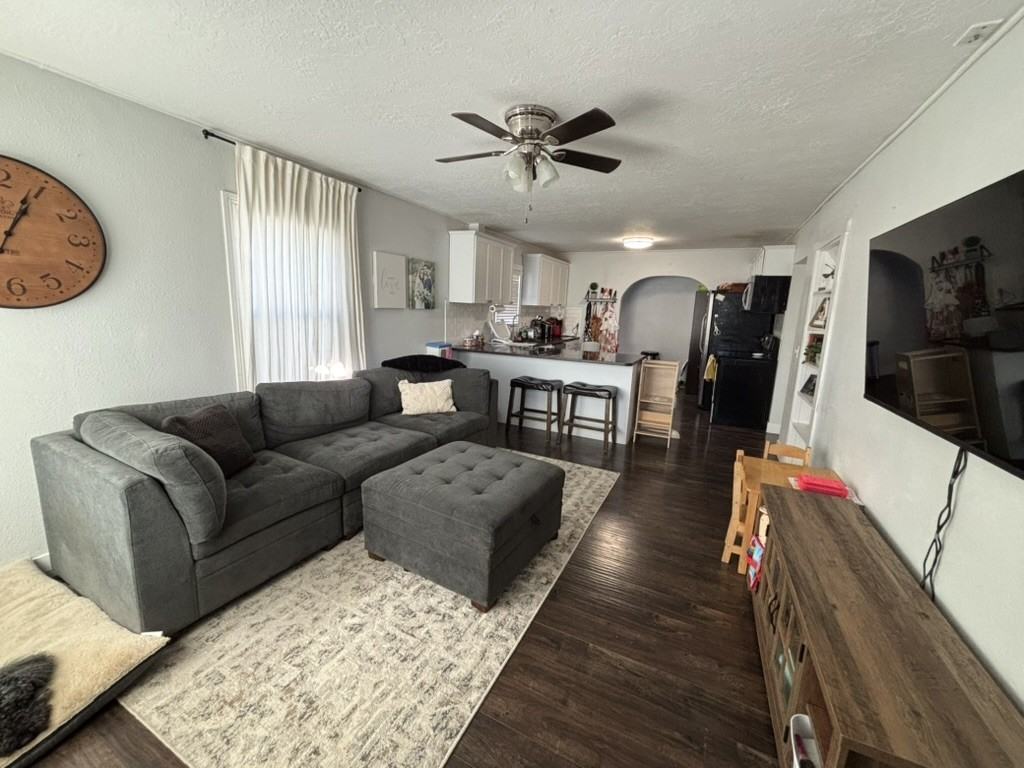 560 4th St - Photo 2 of 10