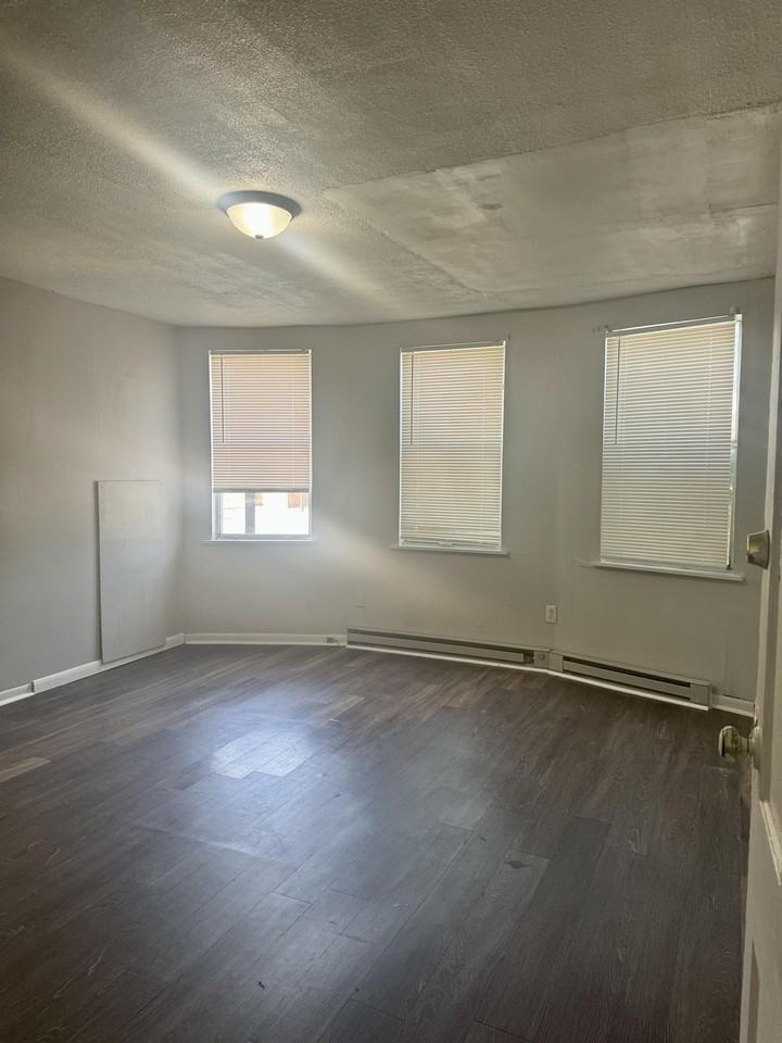 1601 6th Ave #1 - Photo 6 of 8