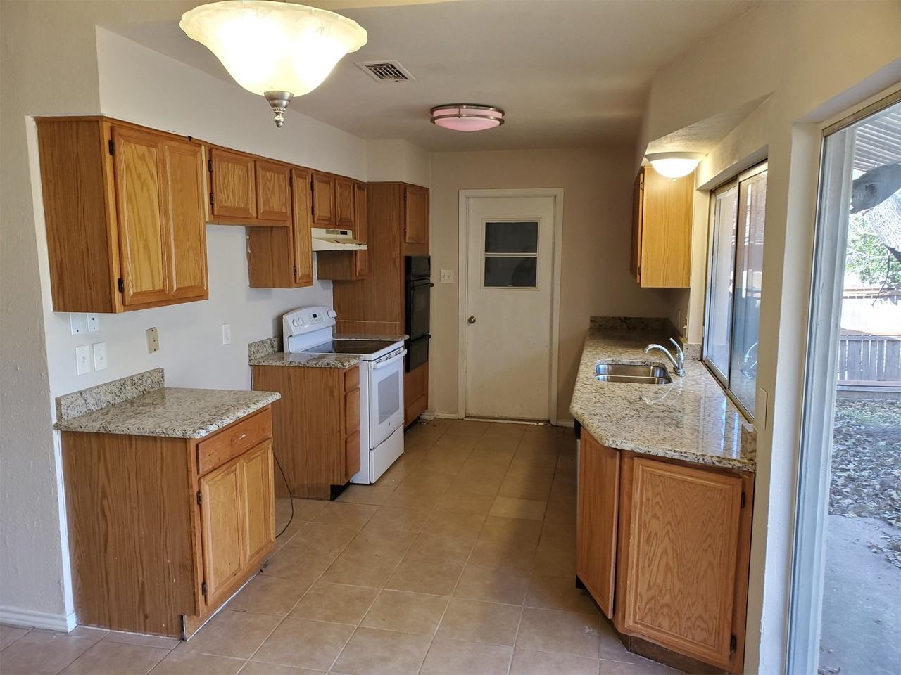 1813 Cottonwood St #1 - Photo 2 of 9