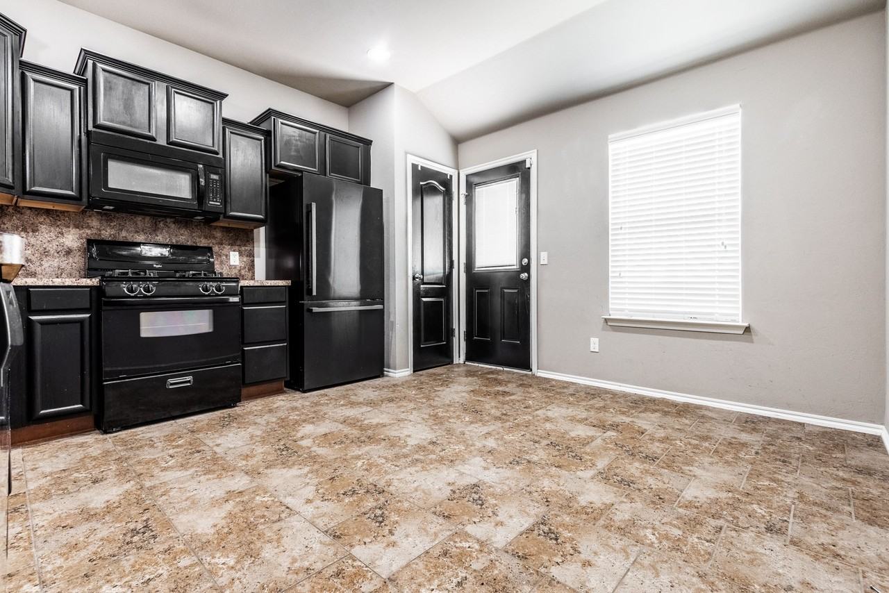 4501 Wagner Lake Dr #1 - Photo 4 of 15