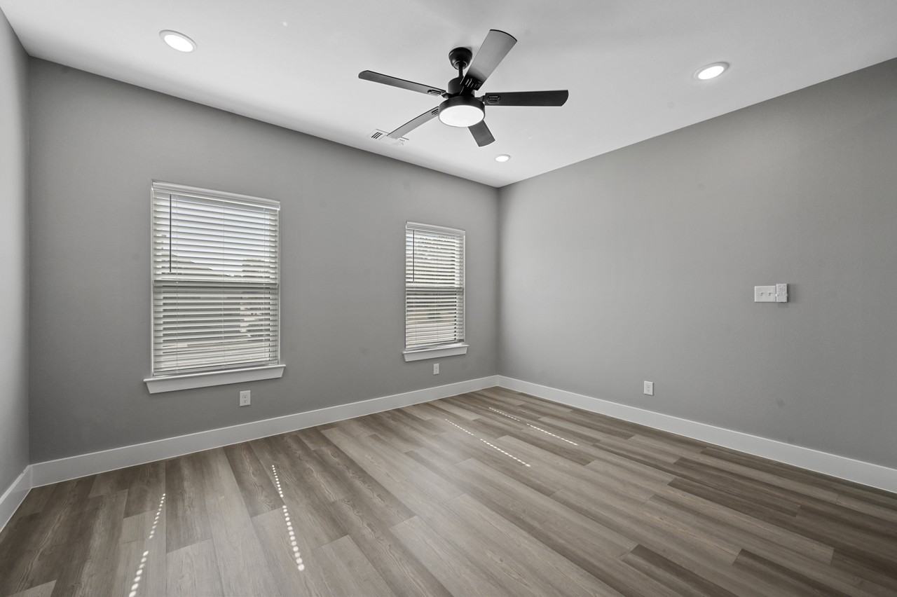 527 W Walker St #1 - Photo 2 of 22