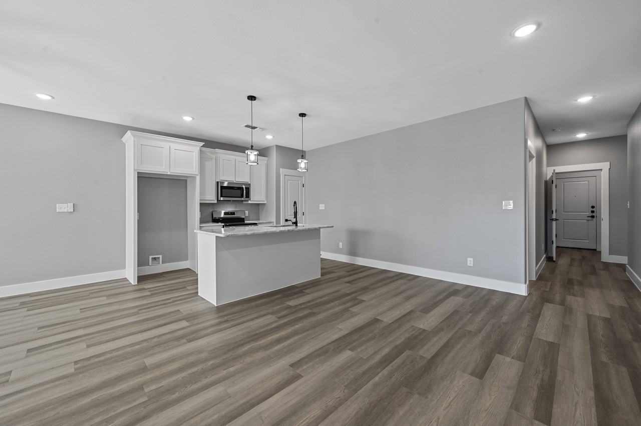 527 W Walker St #1 - Photo 3 of 22