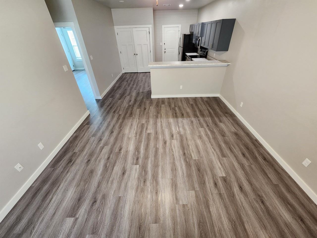 422 E 13th St #1 - Photo 4 of 15