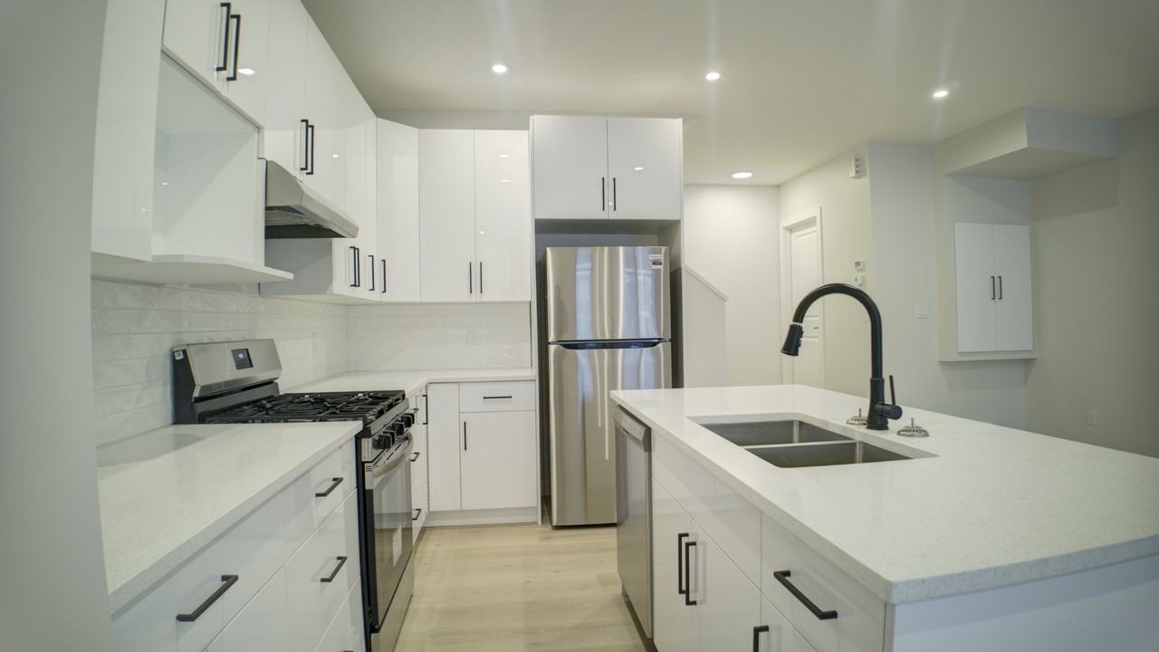 10240 157 St Nw - Photo 2 of 18