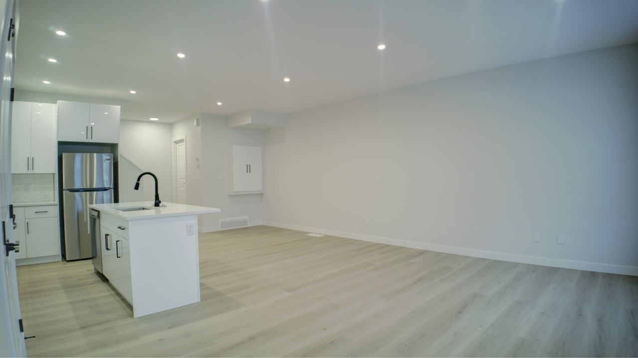 10240 157 St Nw - Photo 3 of 18