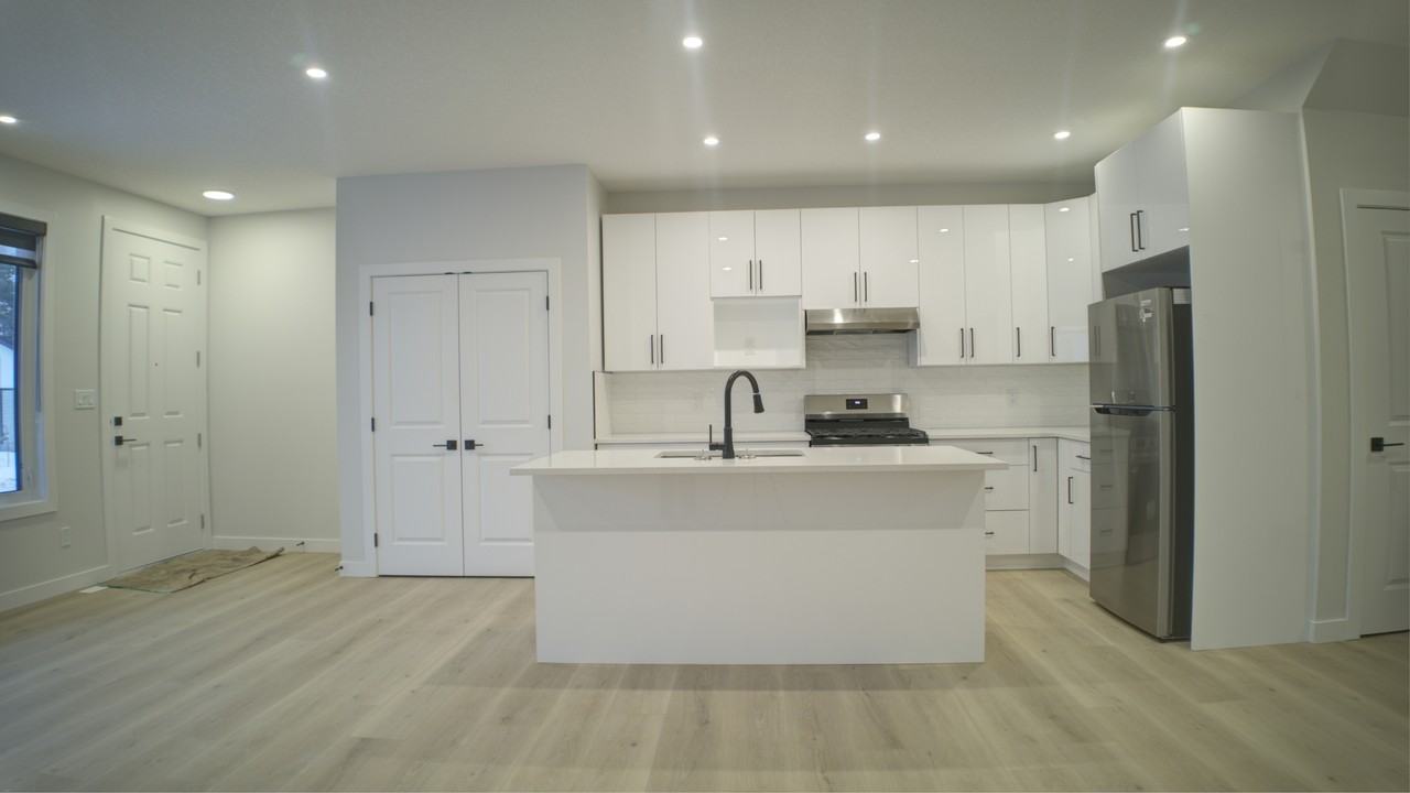 10240 157 St Nw - Photo 5 of 18