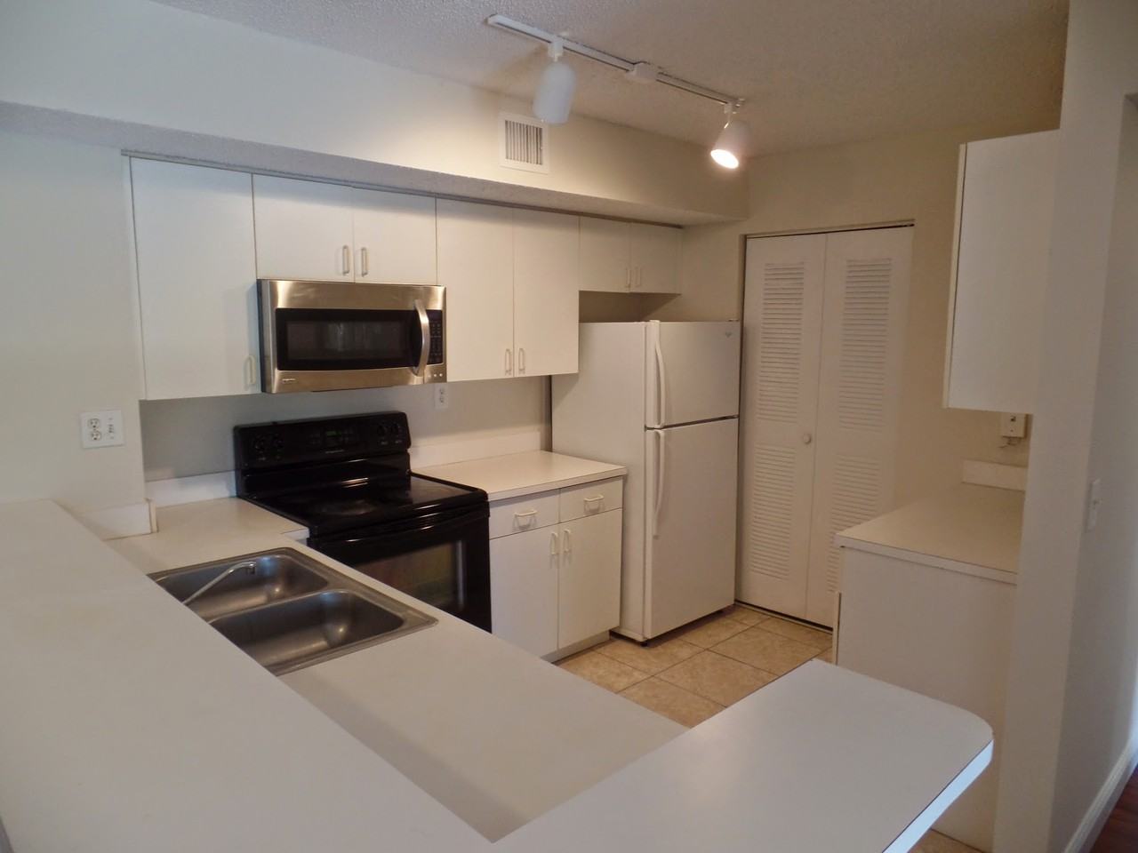 3844 Lyons Rd - Photo 5 of 32