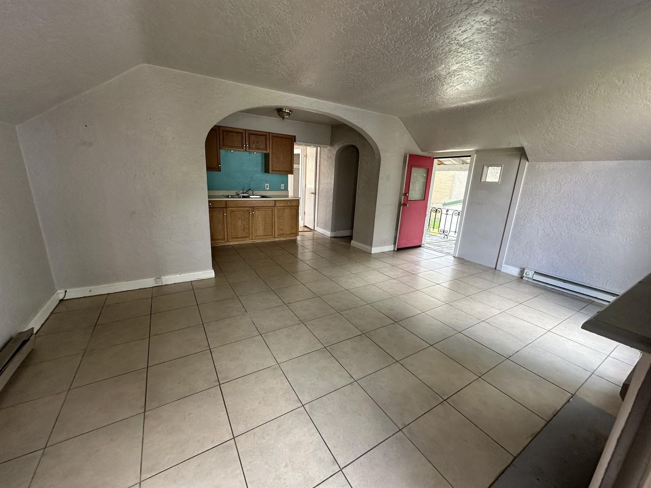 1028 6th St - Photo 5 of 11