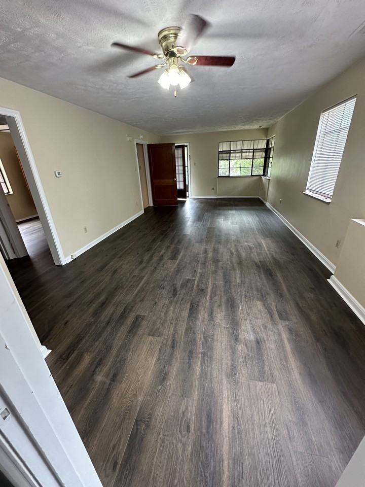 946 12th Ave - Photo 4 of 14