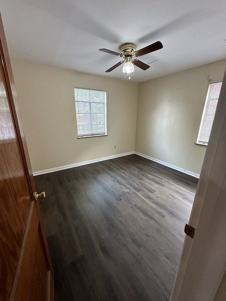 946 12th Ave - Photo 6 of 14