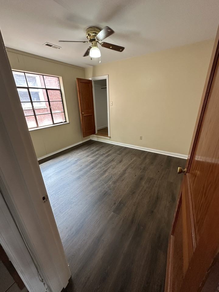 946 12th Ave - Photo 7 of 14