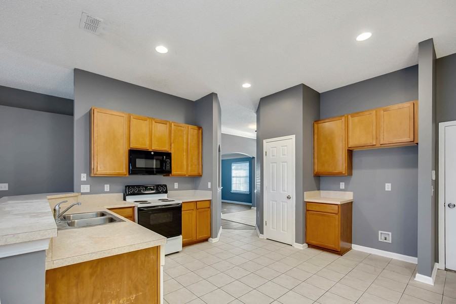 10068 Garden Lake Ct #1 - Photo 3 of 21