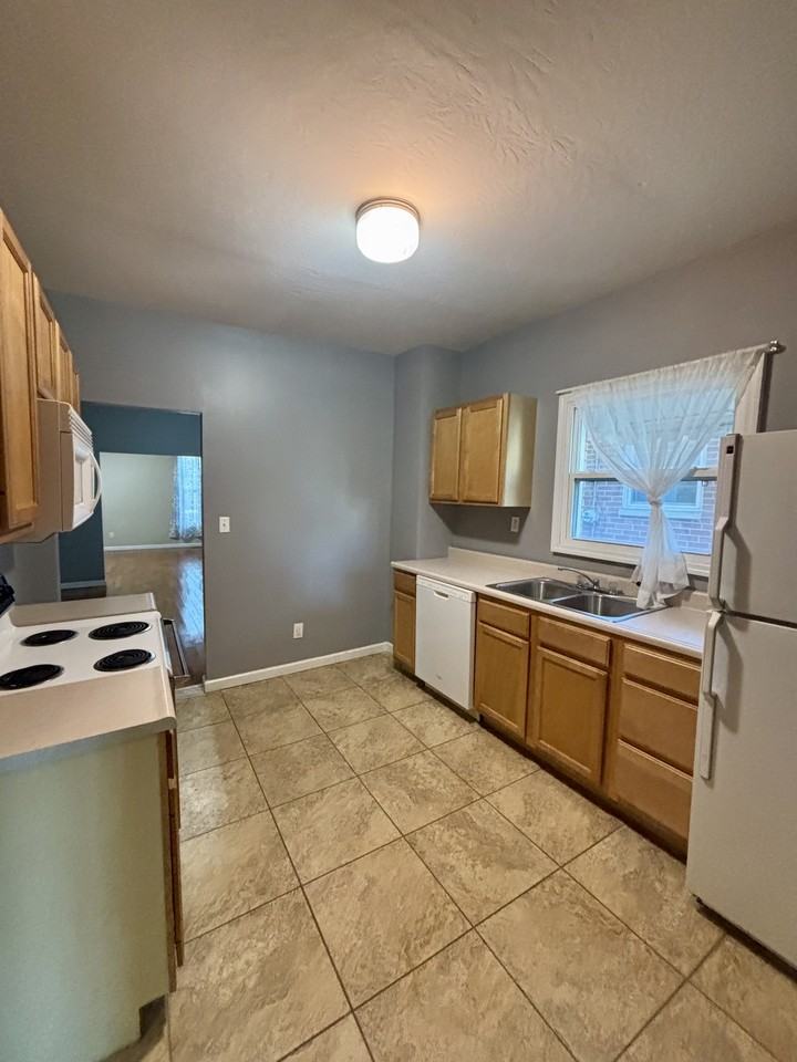 312 6th Ave W #2 - Photo 5 of 20