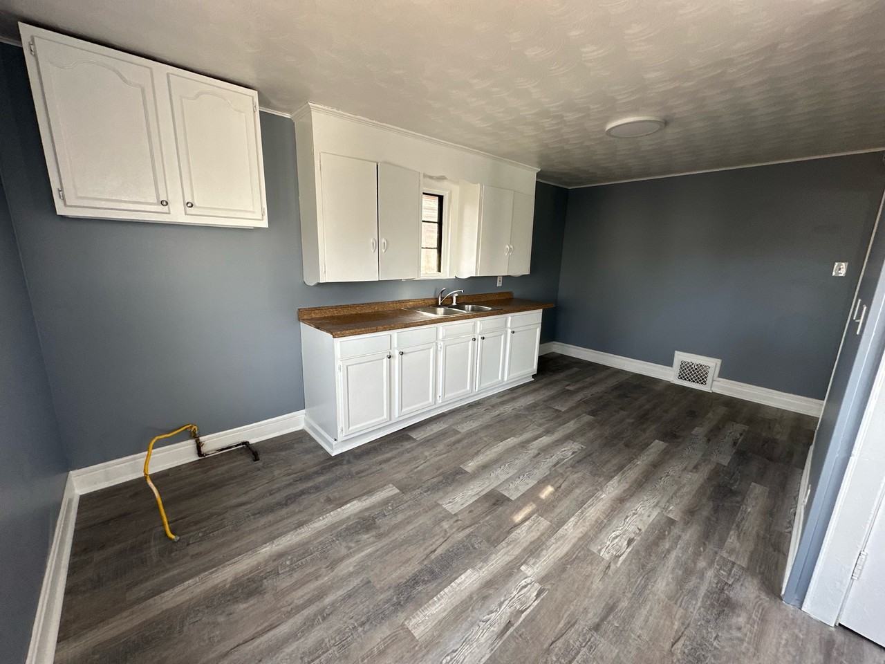 1430 Gross Ave Ne #1 - Photo 5 of 16