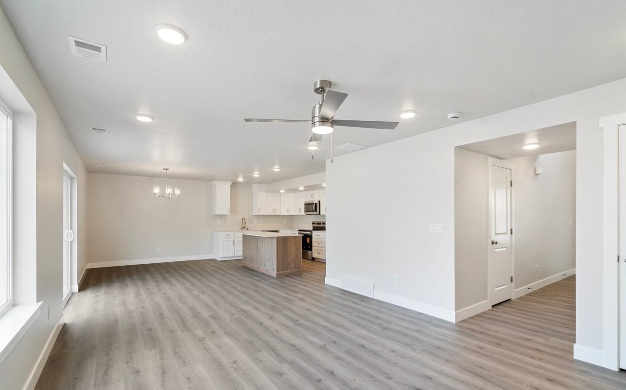 937 N 215 W #1 - Photo 3 of 25