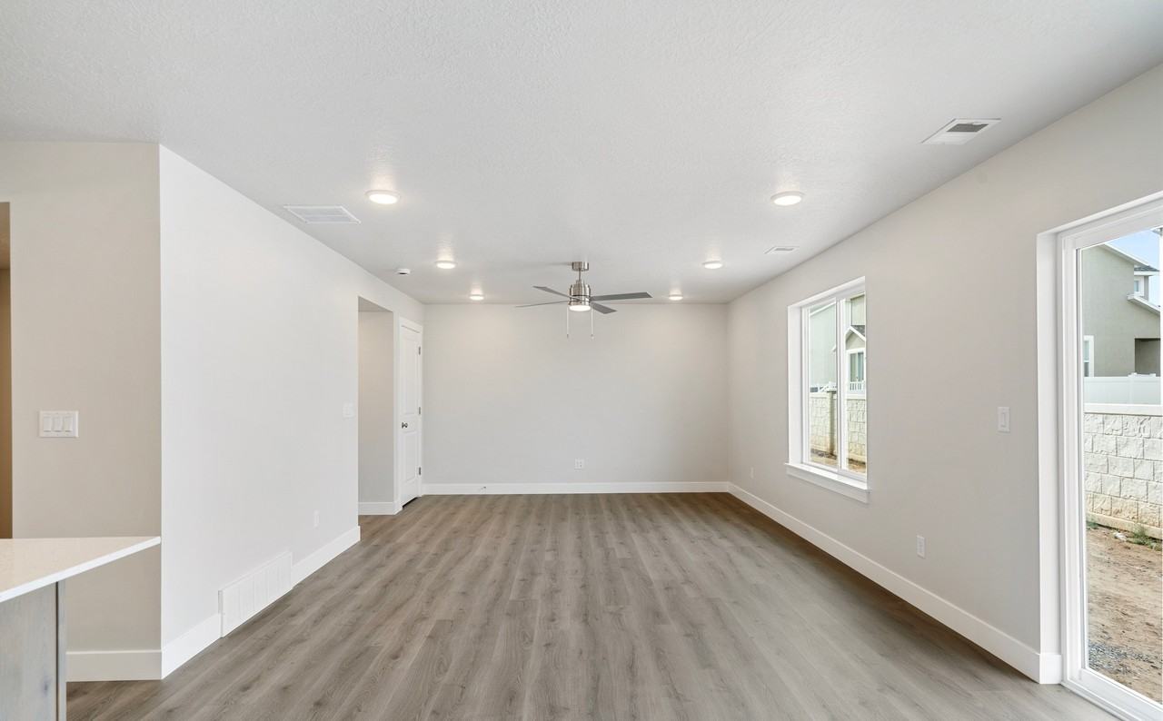 937 N 215 W #1 - Photo 4 of 25