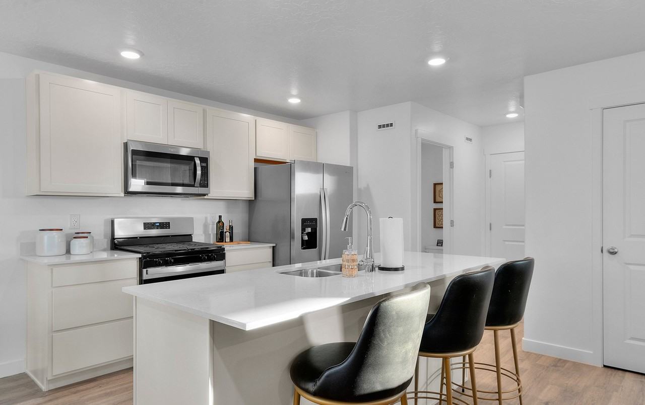 1487 E 690 N #1 - Photo 5 of 24