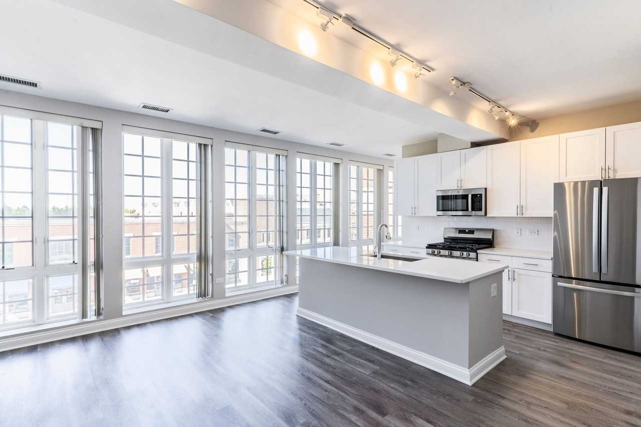 The Residence at the Glen Town Center - Photo 5 of 40