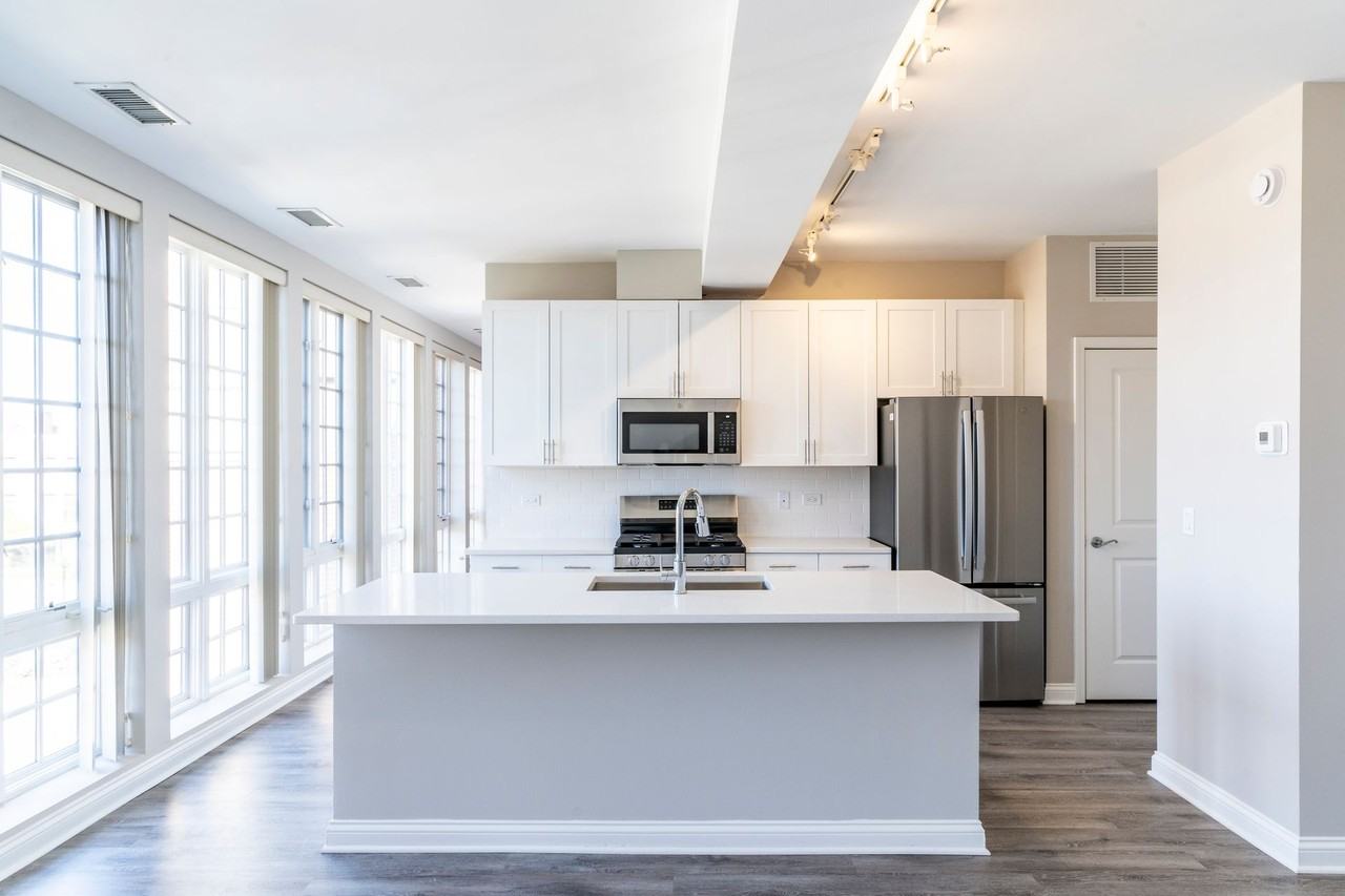 The Residence at the Glen Town Center - Photo 6 of 40