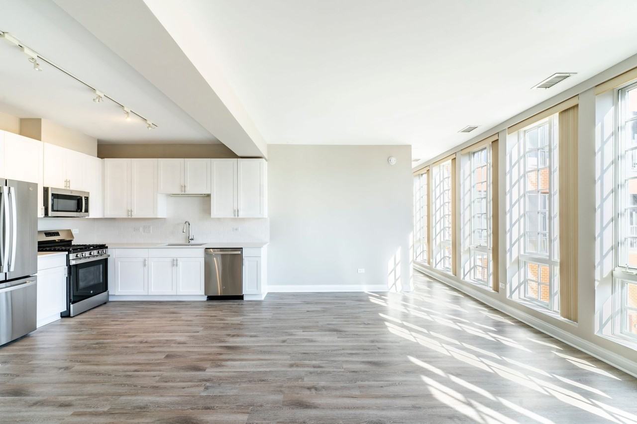 The Residence at the Glen Town Center - Photo 7 of 40