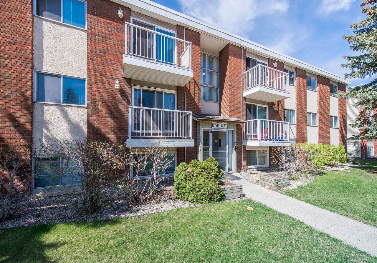 Signature Manor - Photo 4 of 20