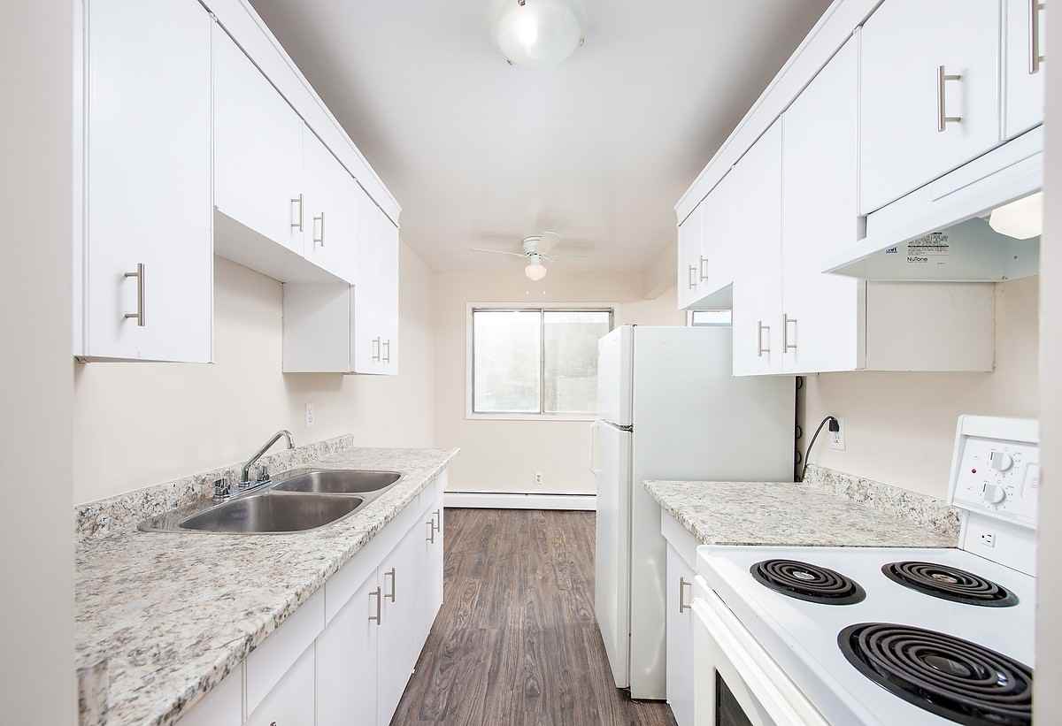 Twin Rose - Photo 2 of 23