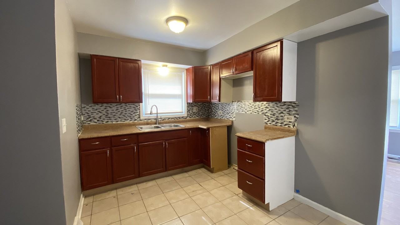 9053 S Aberdeen St #1 - Photo 5 of 12