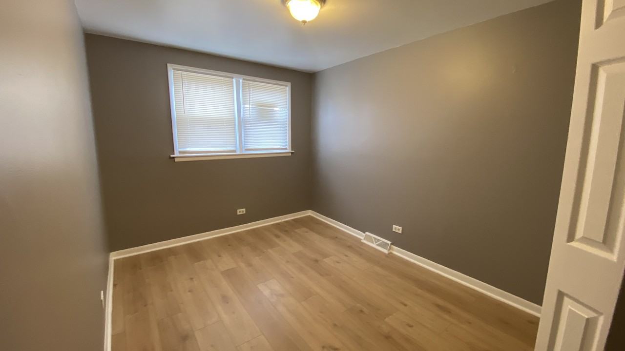 9053 S Aberdeen St #1 - Photo 6 of 12