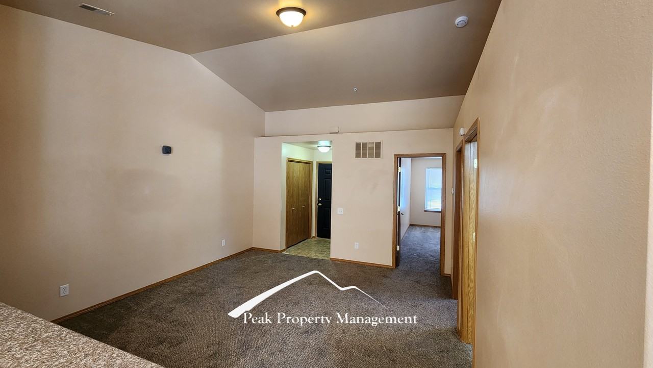 219 Ascent Ct #B - Photo 3 of 11