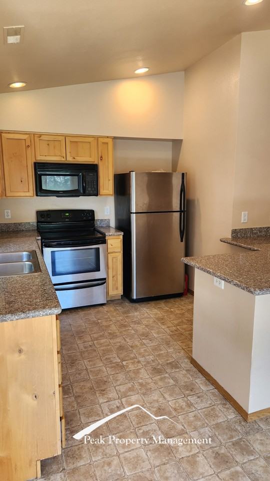 219 Ascent Ct #B - Photo 6 of 11