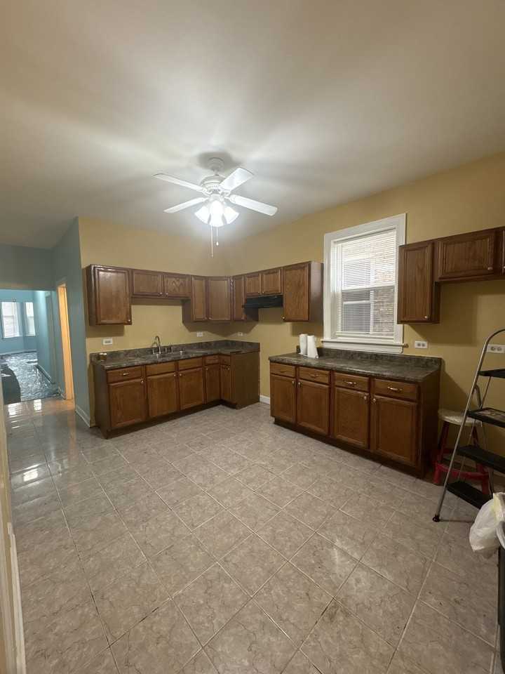 5628 S Laflin St #1 - Photo 7 of 10