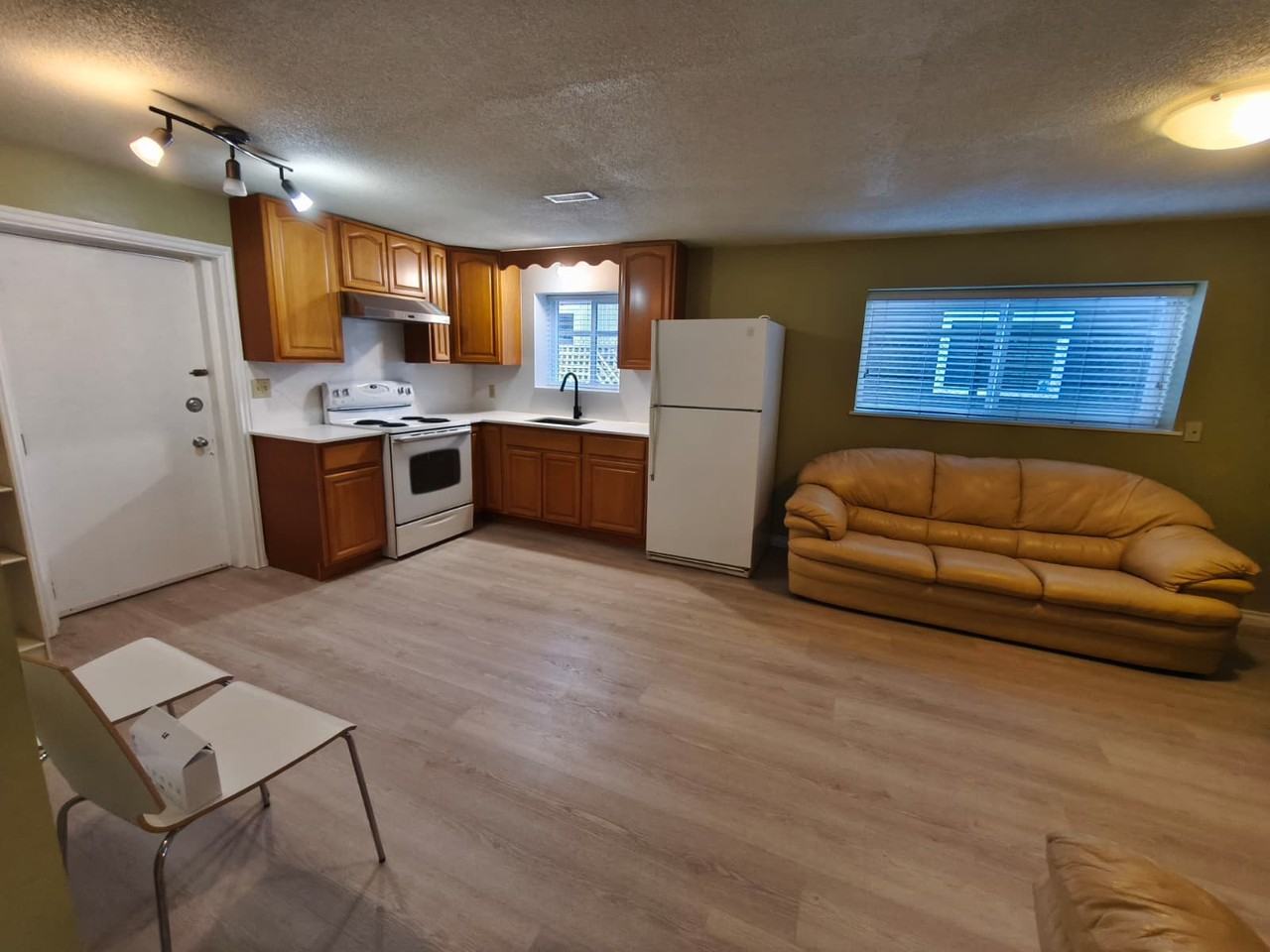 6168 Rupert St - Photo 2 of 10