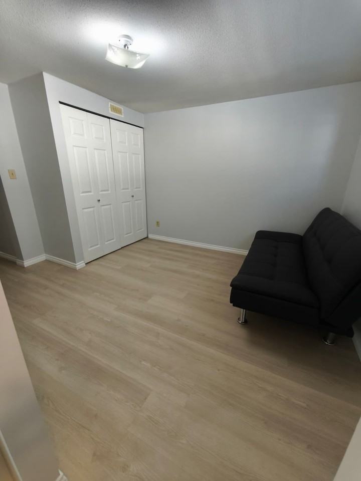 6168 Rupert St - Photo 5 of 10