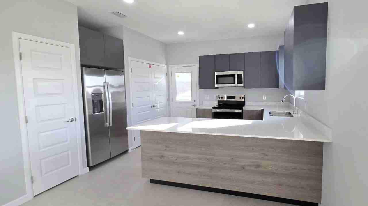 906 N Abbey Ave #1 - Photo 2 of 7