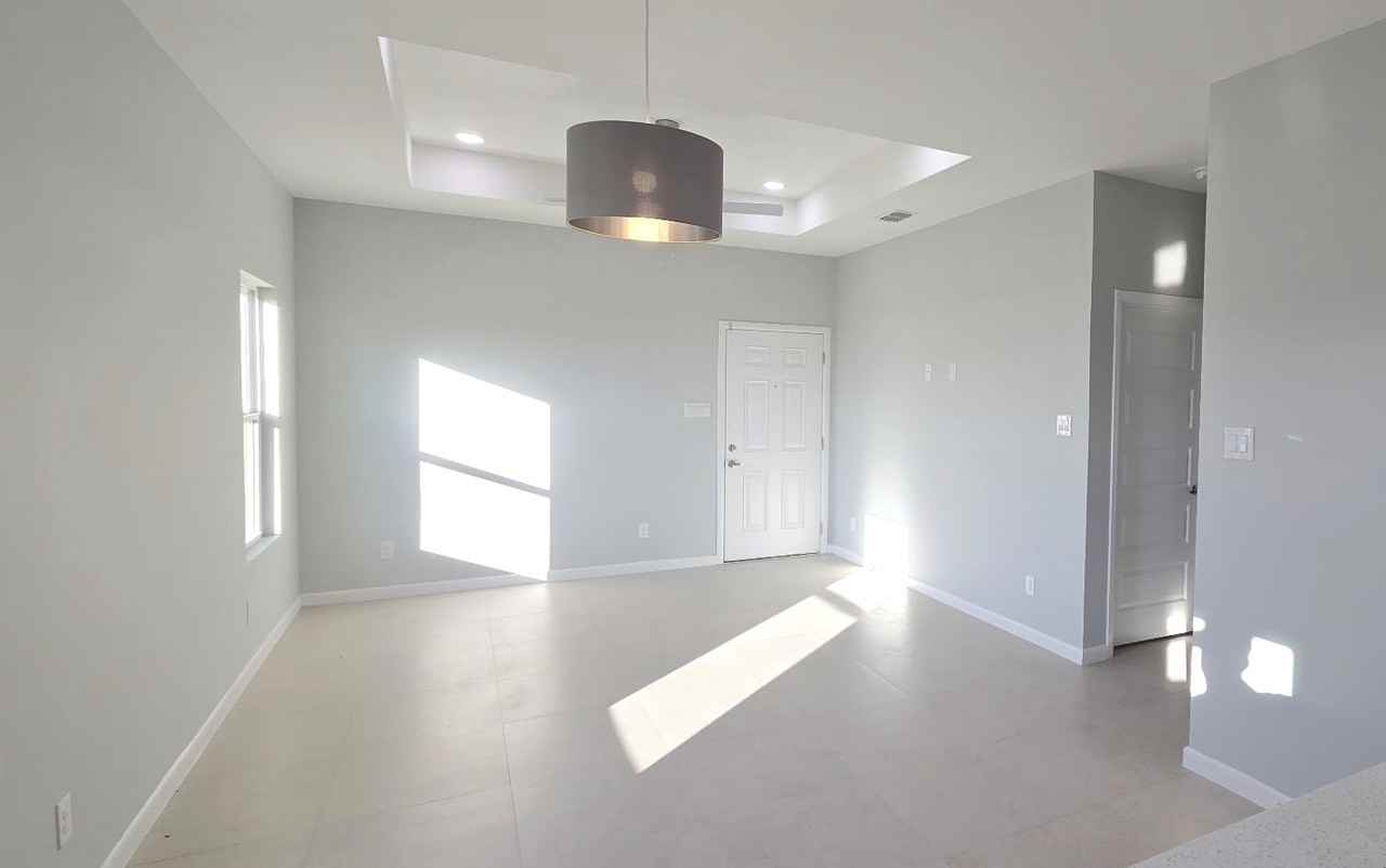 906 N Abbey Ave #1 - Photo 3 of 7