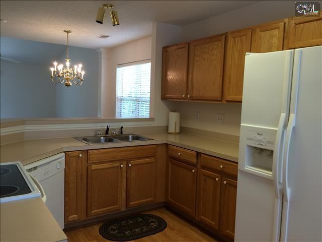 144 Huntington Cir #1 - Photo 4 of 10