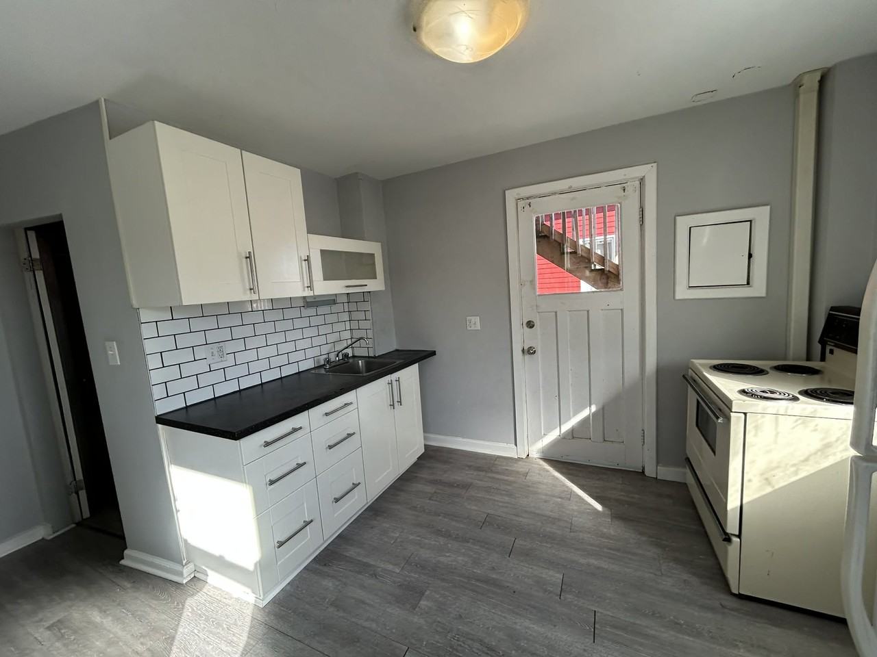 140 Adelaide St #3 - Photo 2 of 12