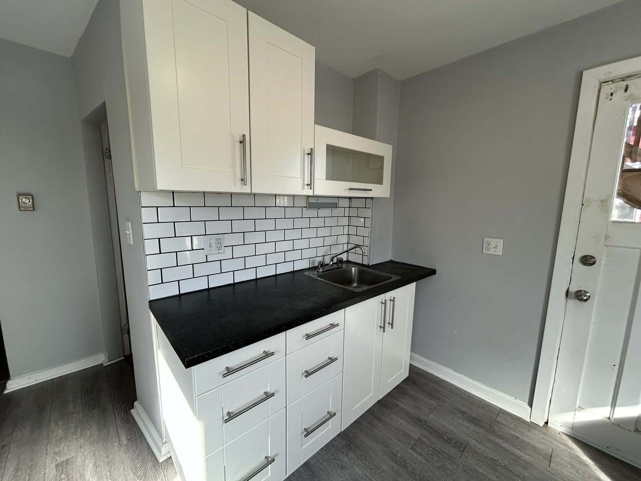 140 Adelaide St #3 - Photo 3 of 12