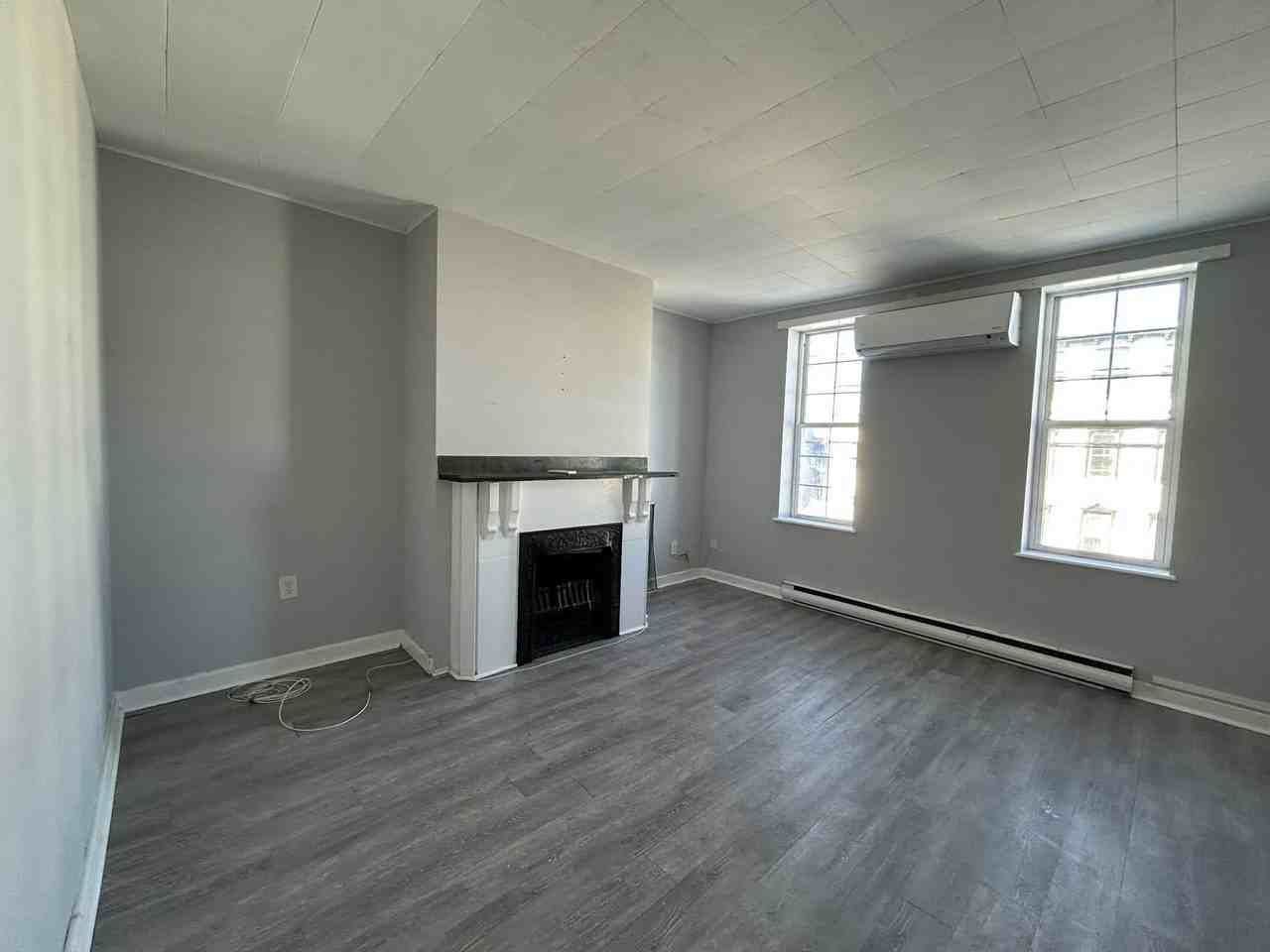 140 Adelaide St #3 - Photo 4 of 12