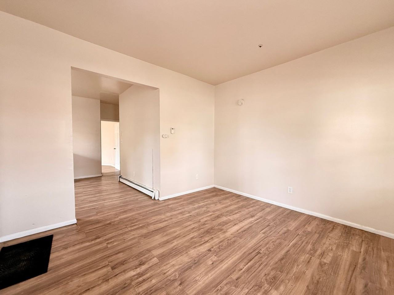 413-415 E Broad St - Photo 3 of 29