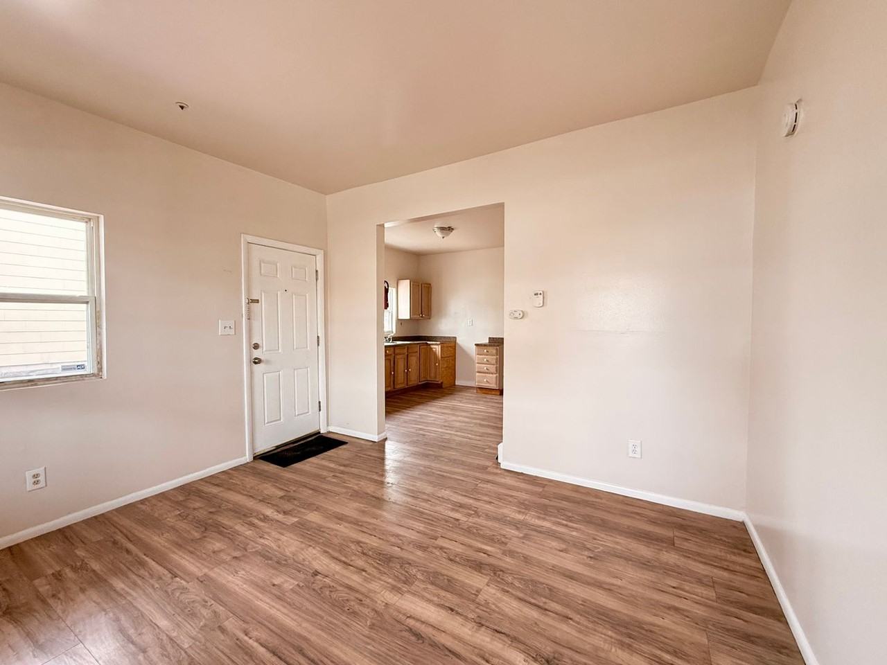 413-415 E Broad St - Photo 4 of 29