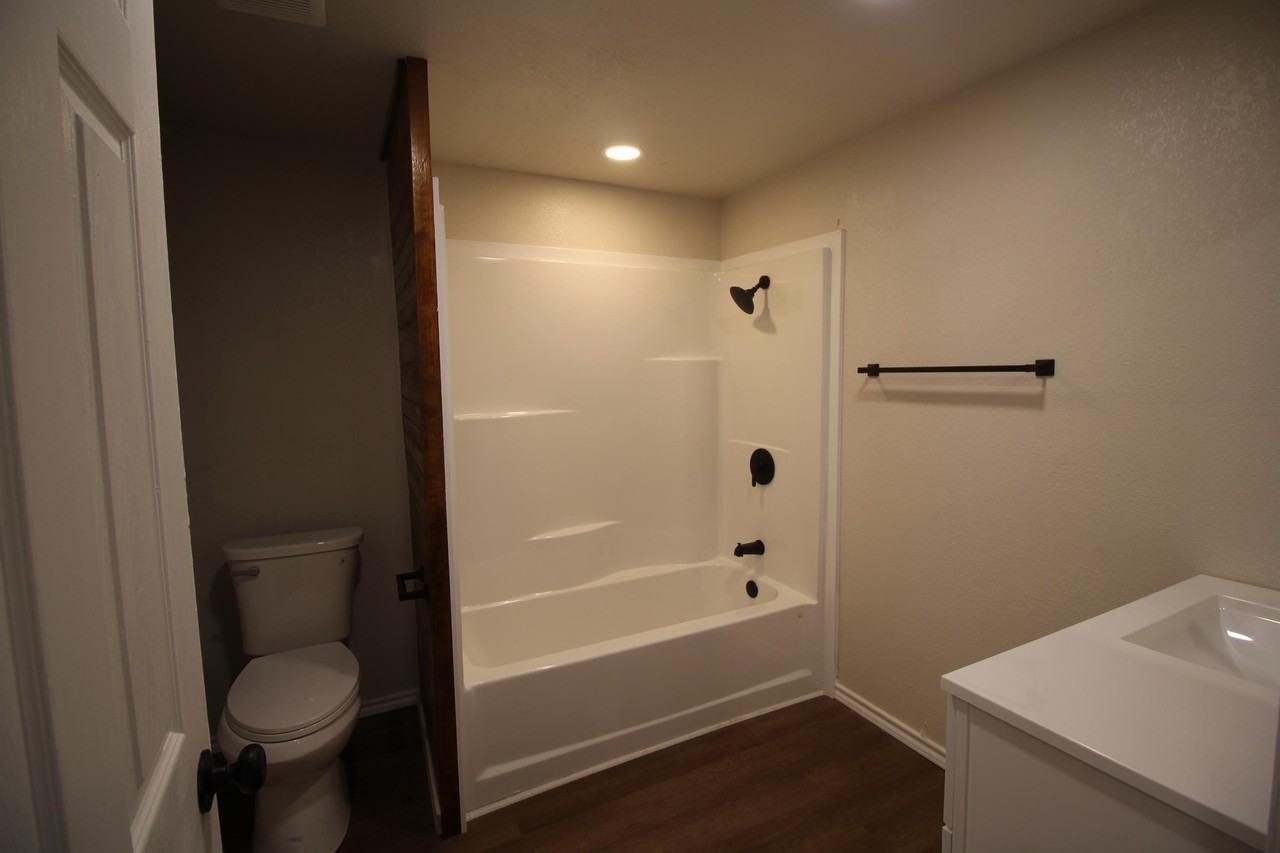 213 N Waldrip St #1 - Photo 4 of 26