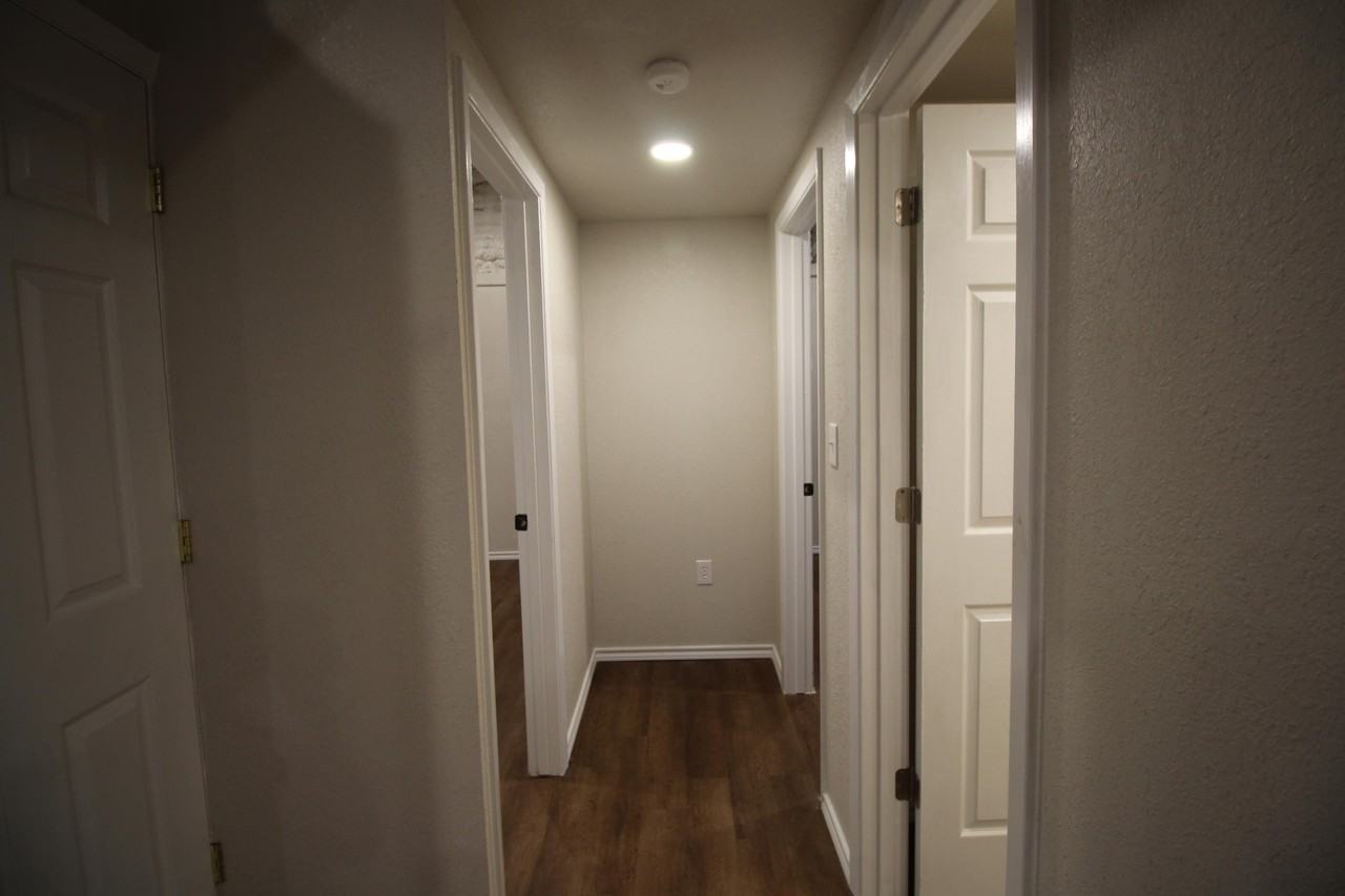 213 N Waldrip St #1 - Photo 6 of 26