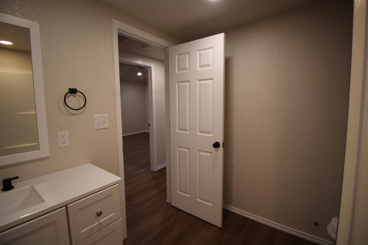 213 N Waldrip St #1 - Photo 7 of 26