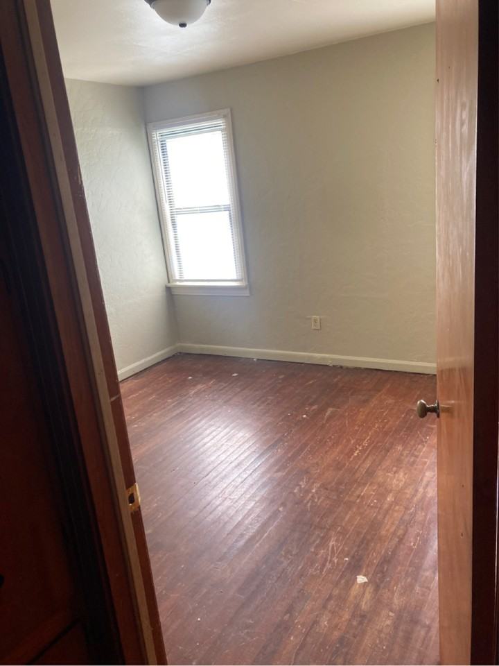 912 N C St #1 - Photo 4 of 10