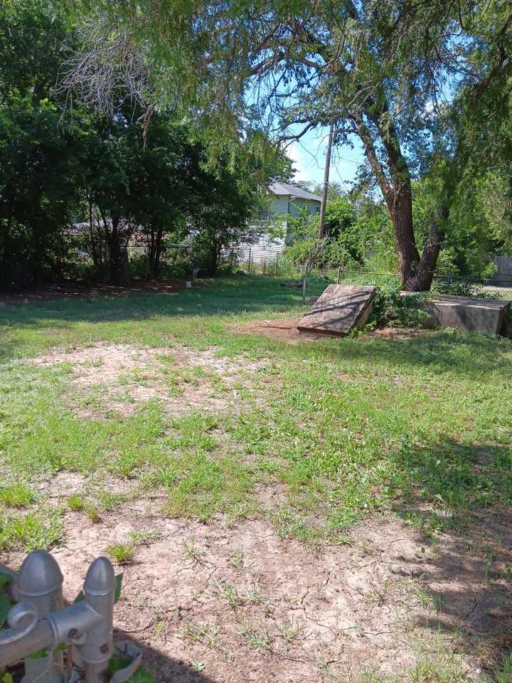 1307 W Poplar Ave #1 - Photo 2 of 10