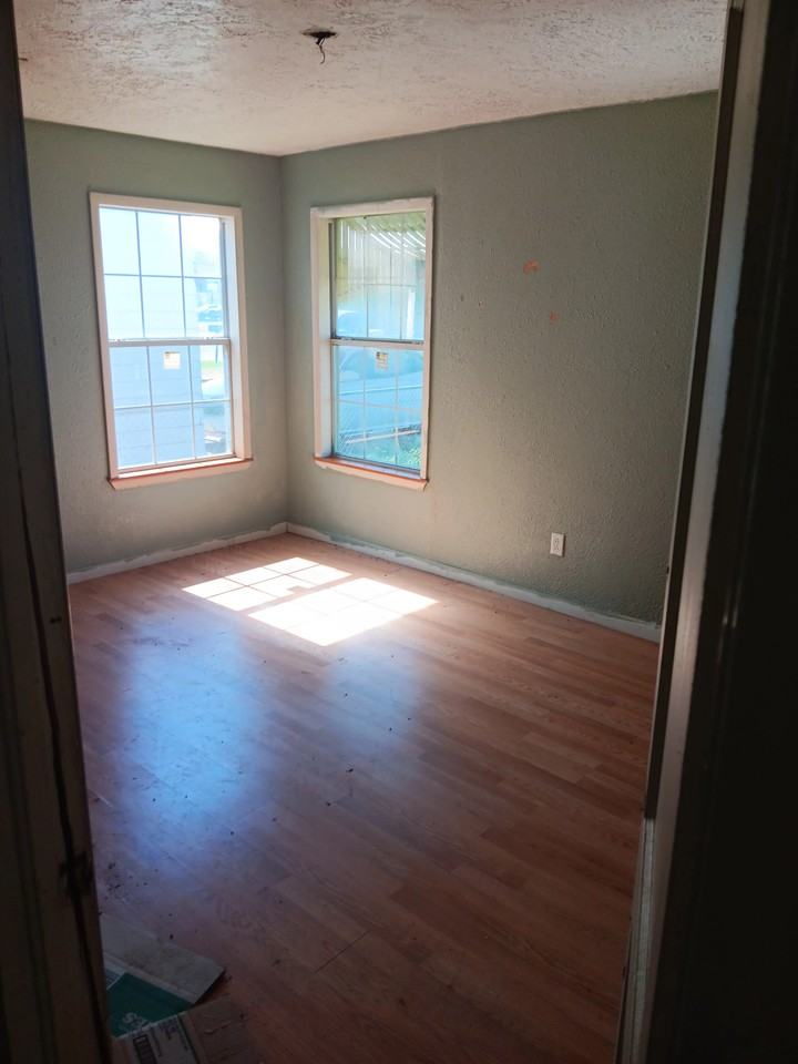 1307 W Poplar Ave #1 - Photo 4 of 10