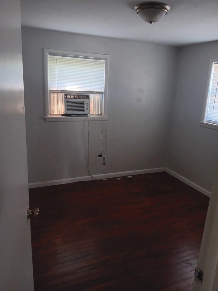 1307 W Poplar Ave #1 - Photo 6 of 10