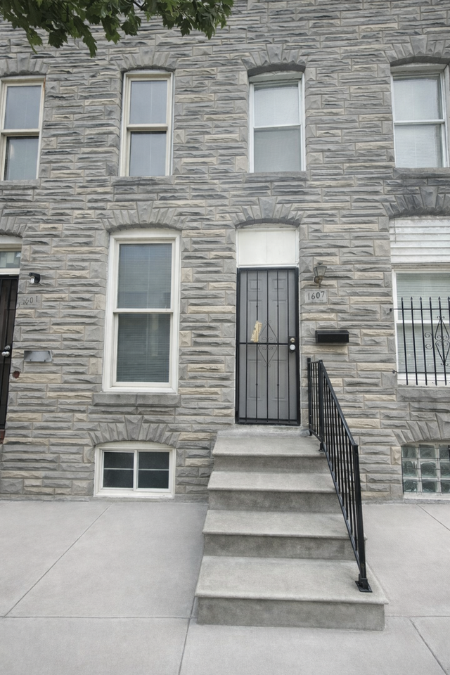 1609 W Pratt St - Photo 2 of 10