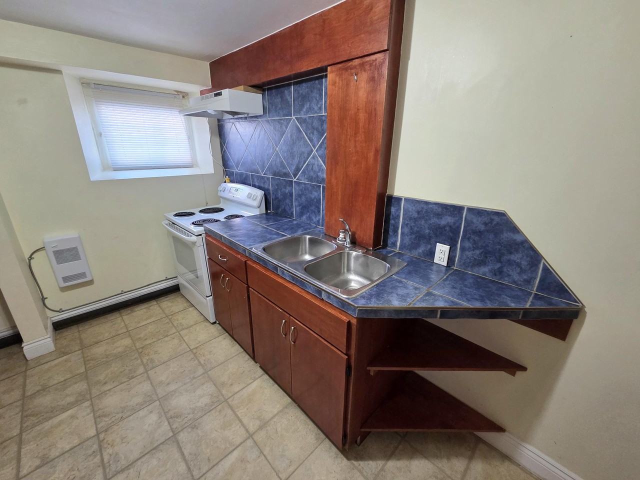 293 Princess St #5 - Photo 2 of 17